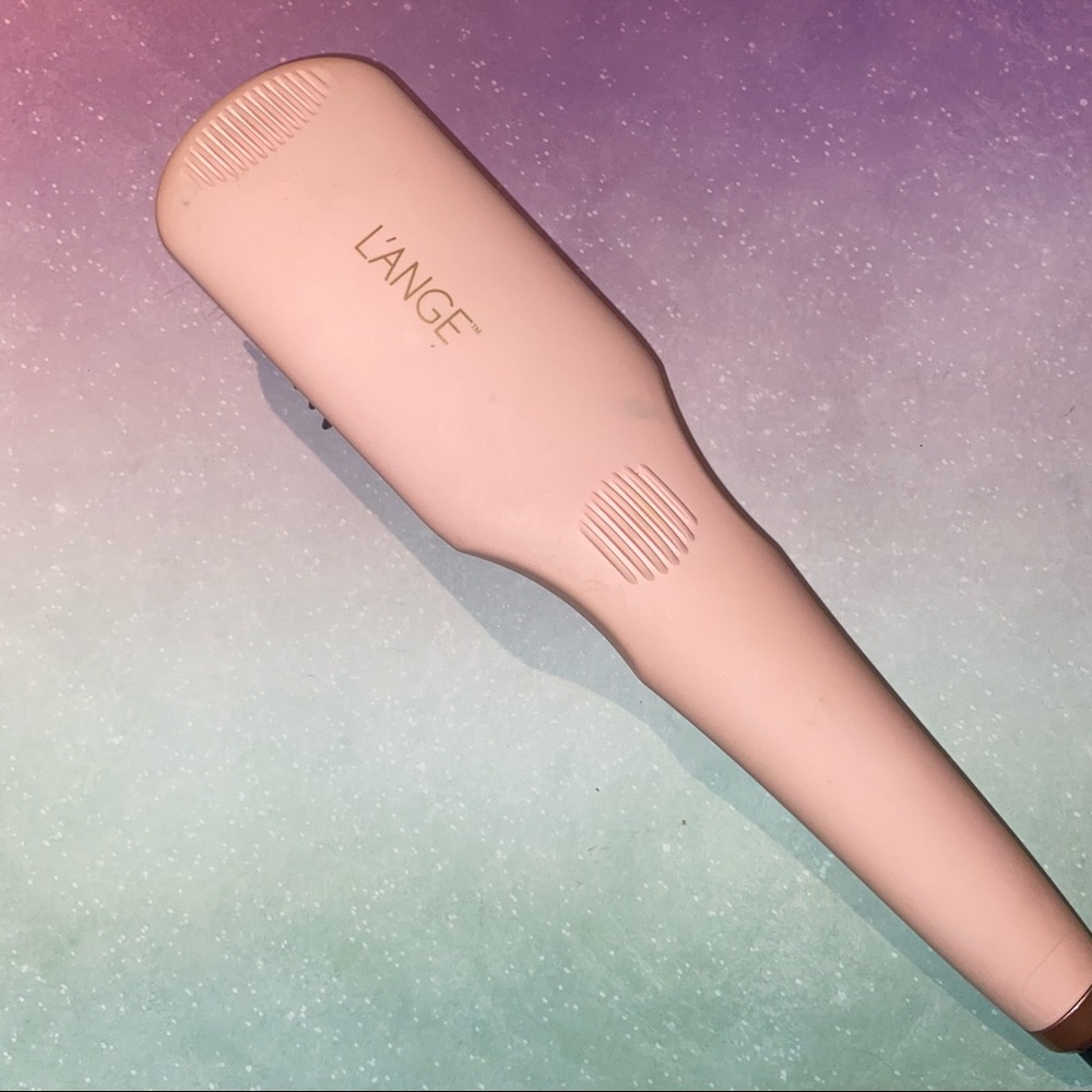 L’ANGE hair straightening brush.
Double negative Ion technology.